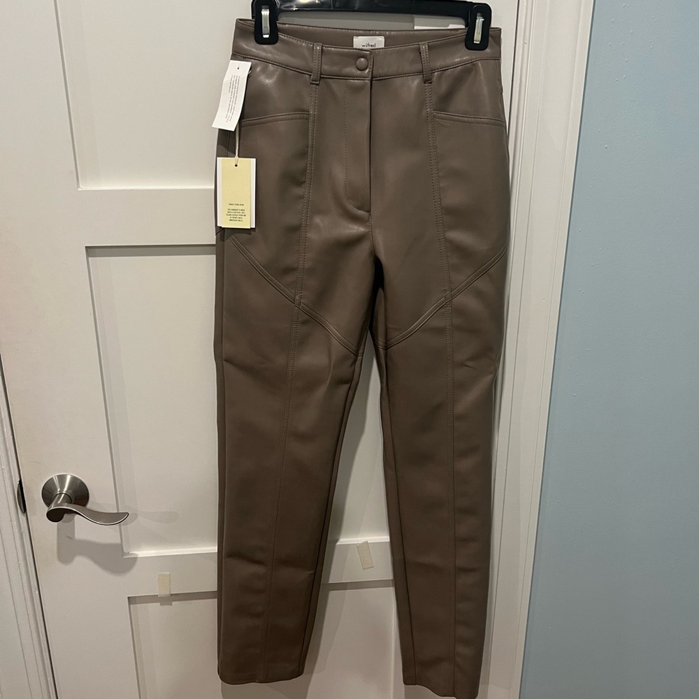 Aritzia Rebel pants in taupe. NWT! size 4